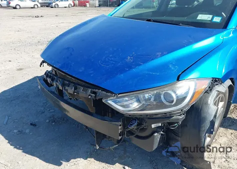 2017 Hyundai Elantra Value Edition z USA, uszkodzony, nr VIN 5NPD84LF2HH211734